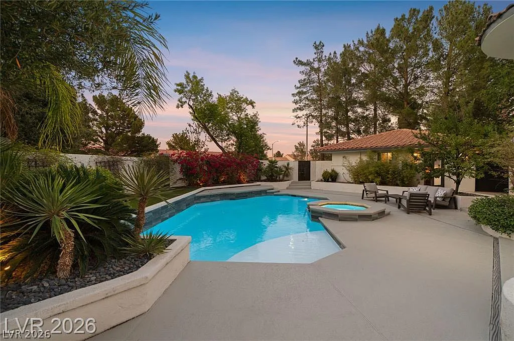 5 bed, 4.0 bath, 3643 sqft, $8,995 — Photo 4