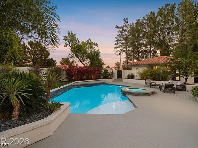 2233 Versailles Ct — Photo 4