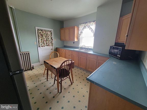 4th image of 400 Ridge Ave