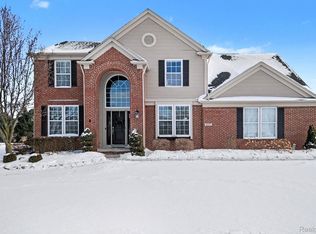 8375 Oxford Ln, Grand Blanc, MI 48439