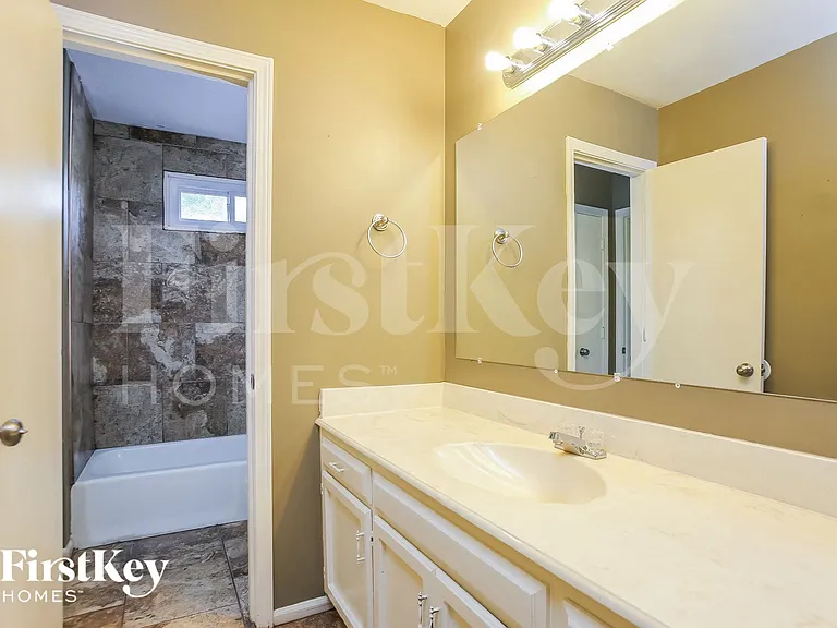 16005 E Cogan Ln — Photo 10