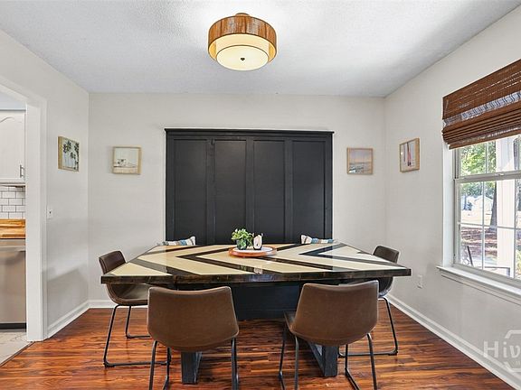 5th image of 109 Woodbury Lane