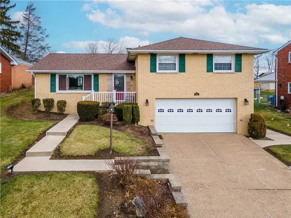 949 Holly Lynne Dr, Pittsburgh, PA 15236