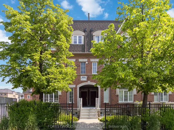 3055 Elmcreek Rd APT 19, Mississauga, ON L5B 4J9