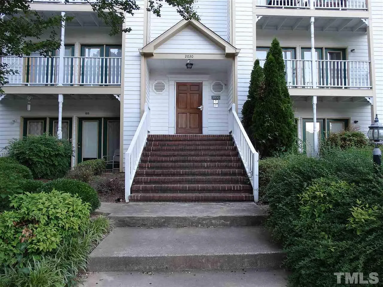 2 bed, 2.0 bath, 1012 sqft, $1,350 — Photo 1