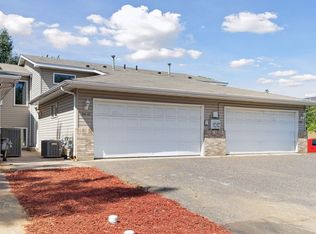 38632 Oakview Ave, North Branch, MN 55056