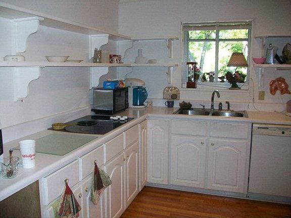 4th image of 1717 Greenway Dr
