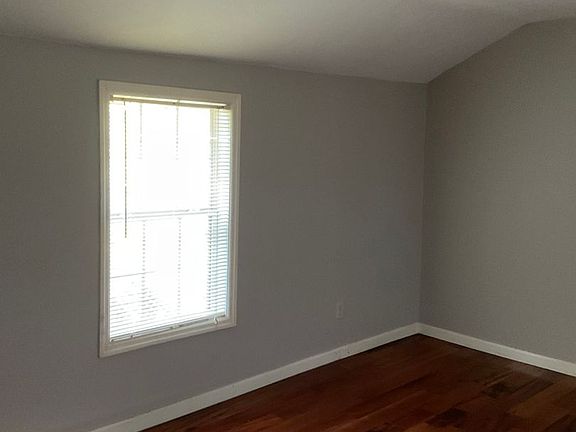 4th image of 225 Hudson Rd