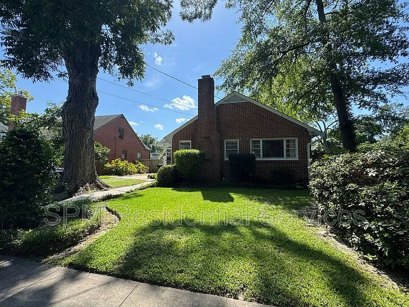 3 bed, 2.0 bath, 1796 sqft, $2,700 — Photo 2