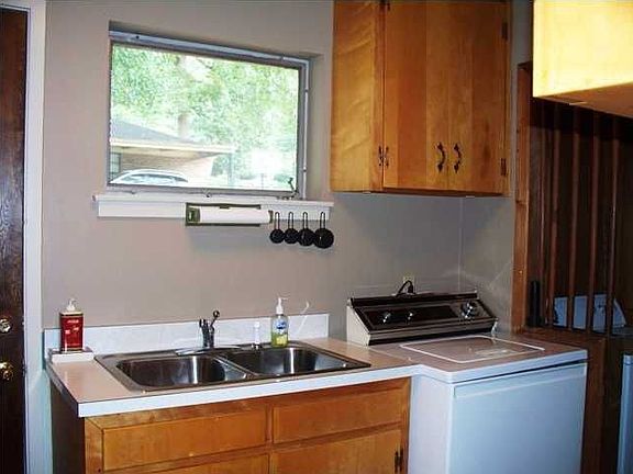 5th image of 3204 Willow Lane Dr