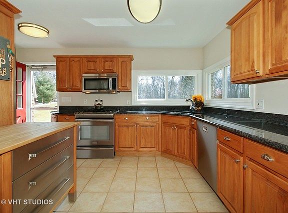 4th image of 10411 Woodland Ct