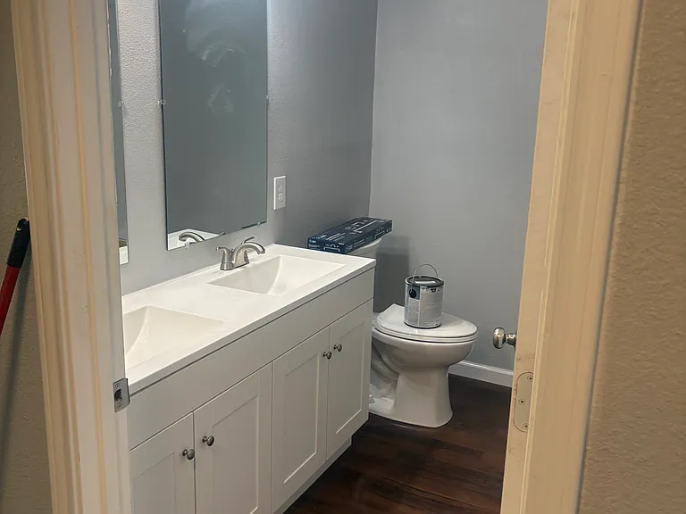 711 W Ella Ave #A — Photo 5