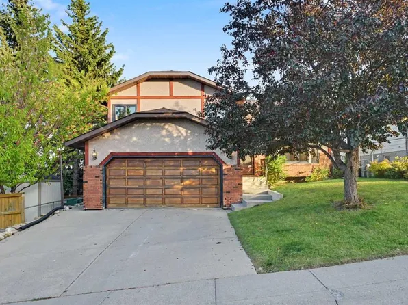 71 N Coach Gate Way SW, Calgary, AB T3H 1L7