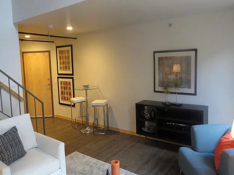 427 E Gorham St — Photo 12