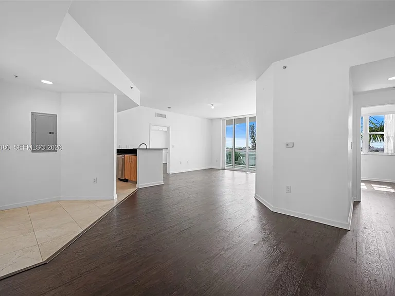 7910 Harbor Island Dr #402 — Photo 8
