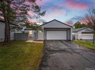 2860 Monte Vis, Brighton, MI 48114