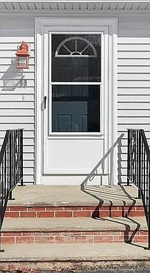 2nd image of 90 Lincolnshire Dr