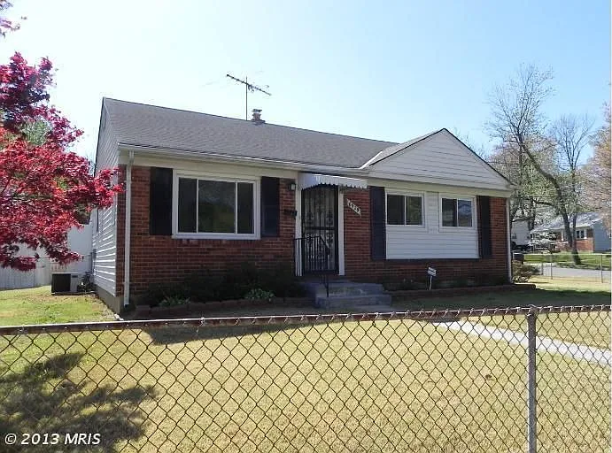 6929 Halleck St photo 1