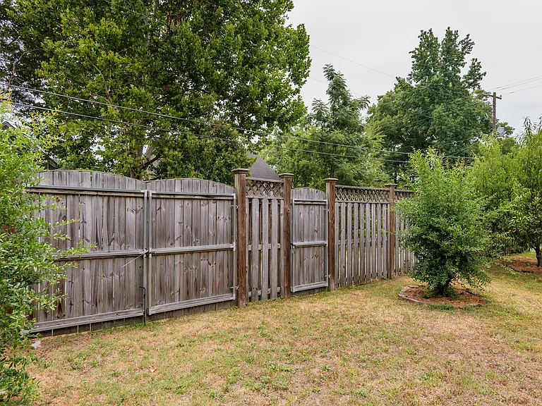 319 Oliver St — Photo 37