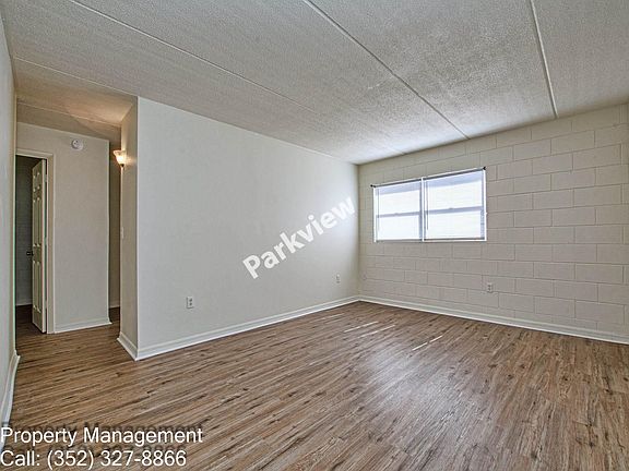 3rd image of 1432 E McDonald Ave #15