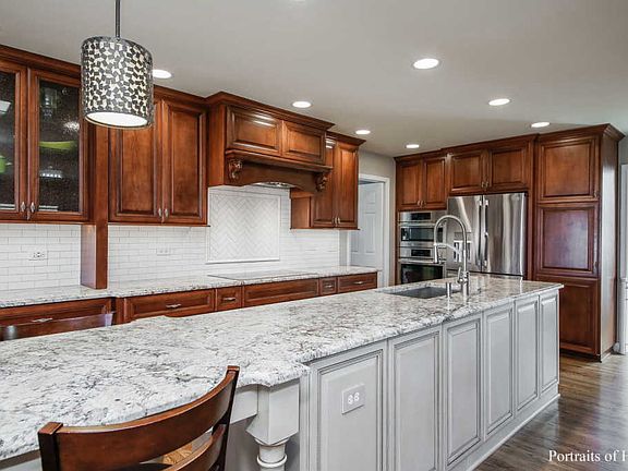 5th image of 483 Saratoga Dr