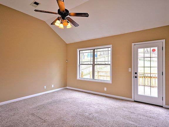 4th image of 605 Hidden Valley Dr