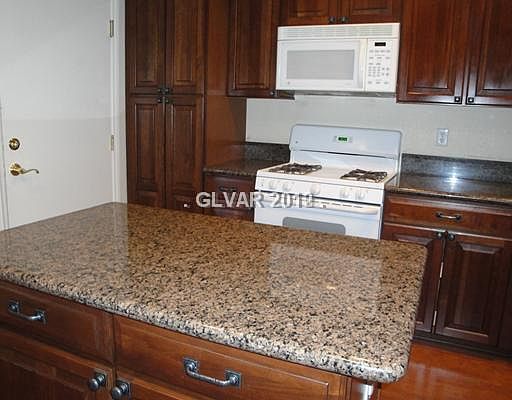 5th image of 255 E Chamomile Dr