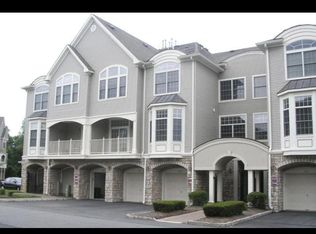 208 Kensington Ln, Livingston, NJ 07039