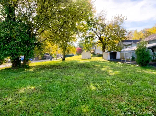 725 Young Street, New Albany, IN 47150