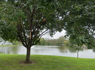 401 N Cambridge Dr, Palatine, IL