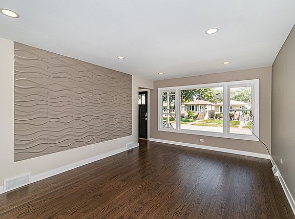 2nd image of 4702 N Octavia Ave