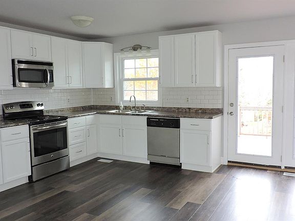3rd image of 380 Missionary Ln