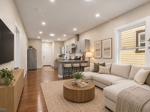 2nd image of 125 Park Ave