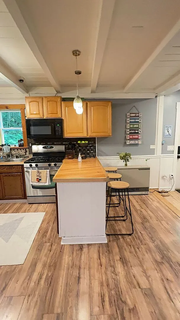 Beautiful Furnished Home with Cozy Rustic Finishes — Photo 3