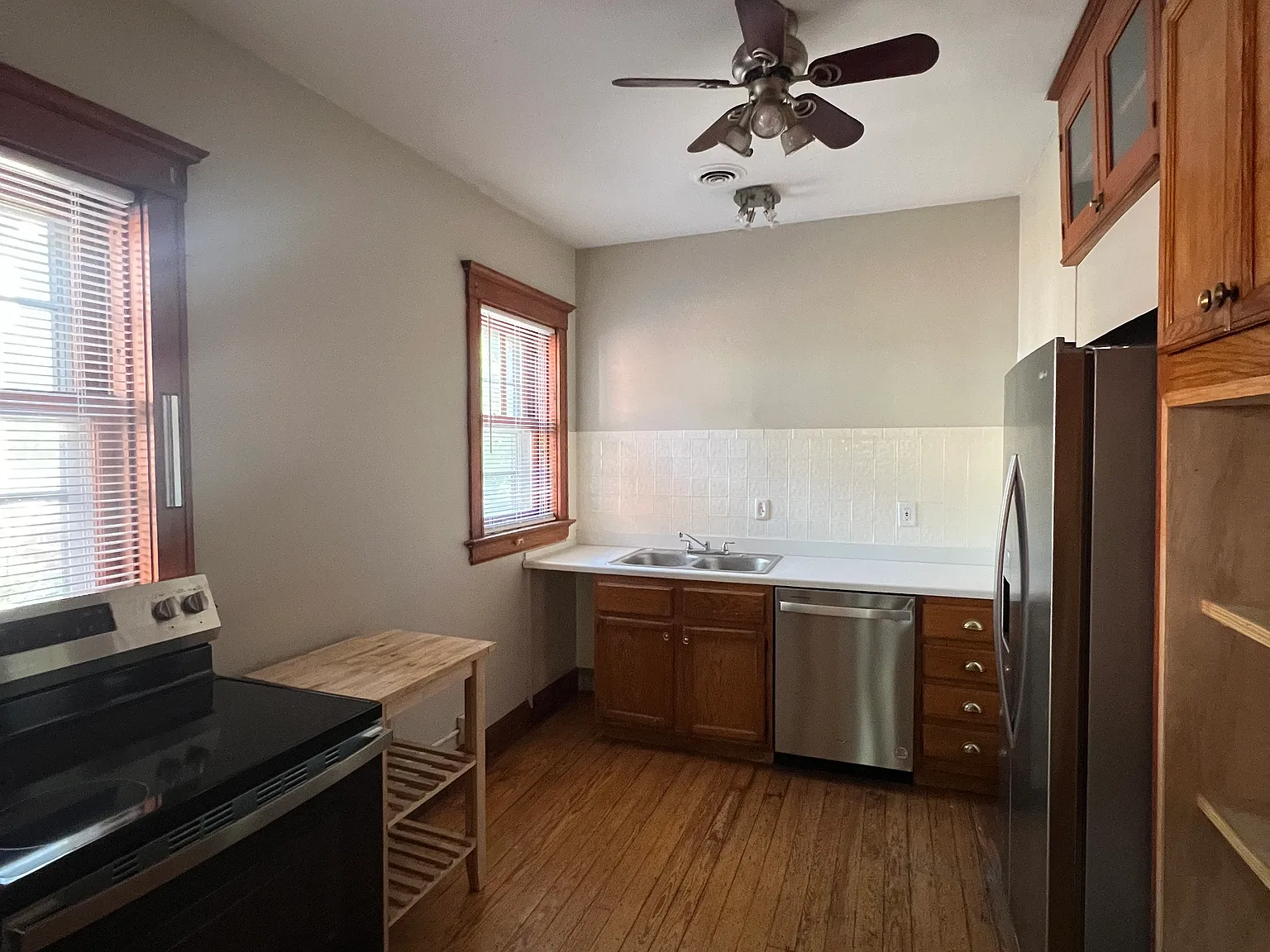 4 bed, 2500 sqft, $3,250 — Photo 4