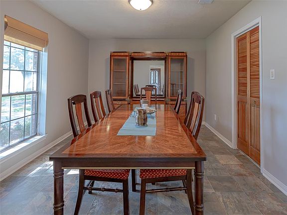 2nd image of 2105 E Linwood Oaks