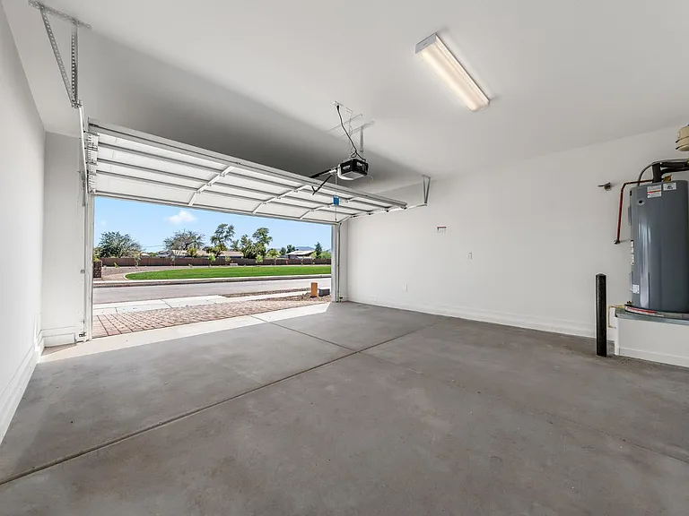 6326 S 47th Dr — Photo 11