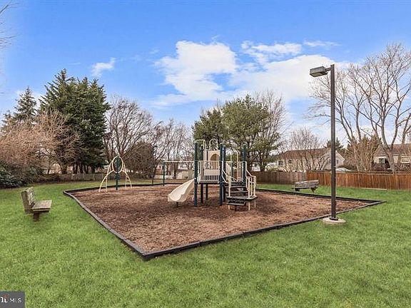 4th image of 1007 Tasker Ln
