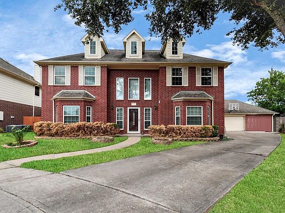 2nd image of 12215 Meadowglen Ct