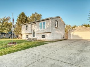 17613 Merlin Dr, Lowell, IN 46356