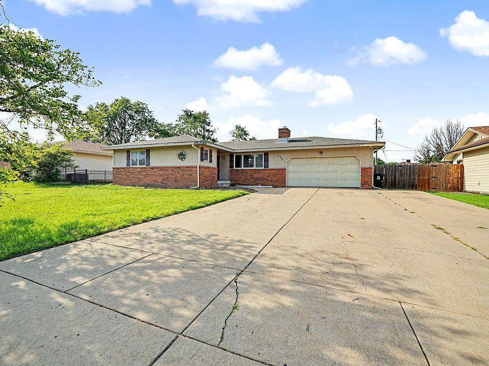 1st image of 2311 Applewood Ln