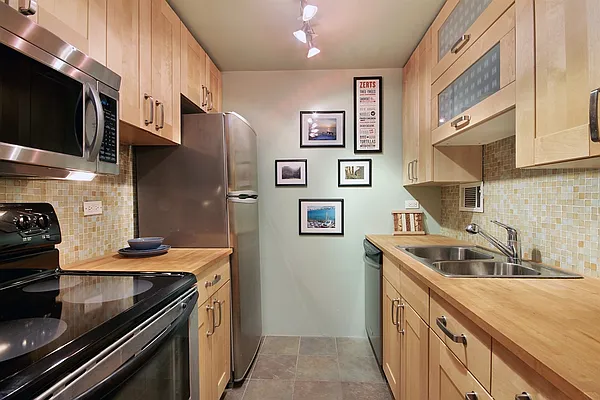 Sold by Corcoran | media 6