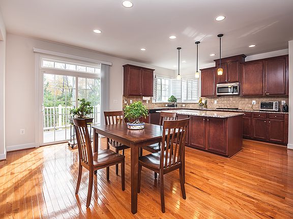 4th image of 6625 Jessamine Ln