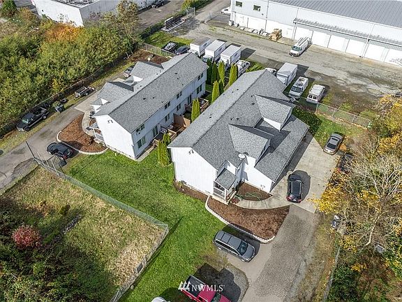 5th image of 121-123 116th St S