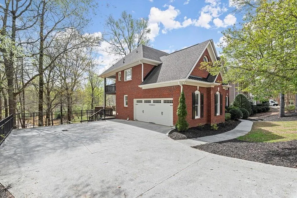 5 bed, 4963 sqft, $4,500 — Photo 2