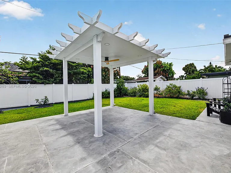 410 SW 55th Ave — Photo 35
