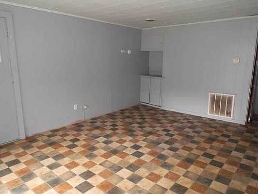 4th image of 460 Belleview Ave