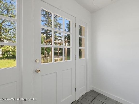 5th image of 261 Sawdust Avenue