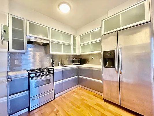 Rented by Bohemia Realty Group | media 6