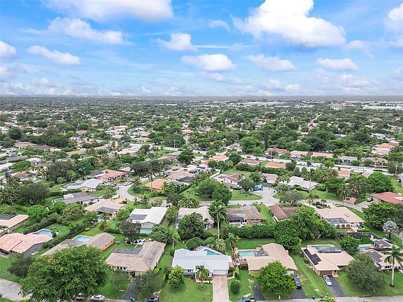 4th image of 4160 NW 107 Avenue